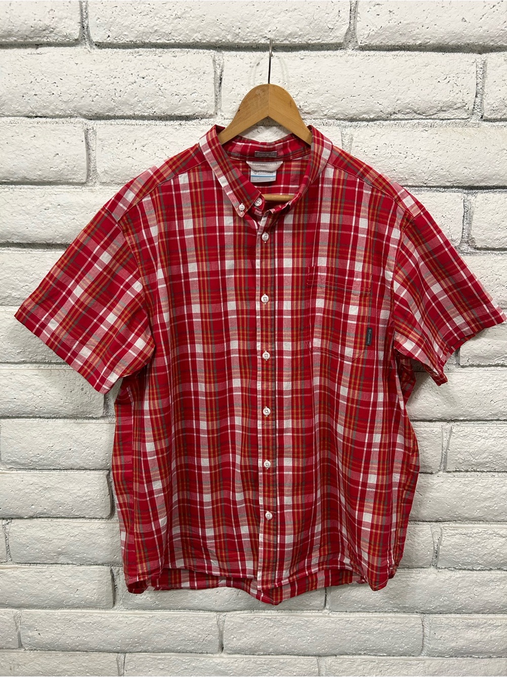 Columbia Plaid Button Up Shirt XL Red Short Sleeve Outdoor Hiking